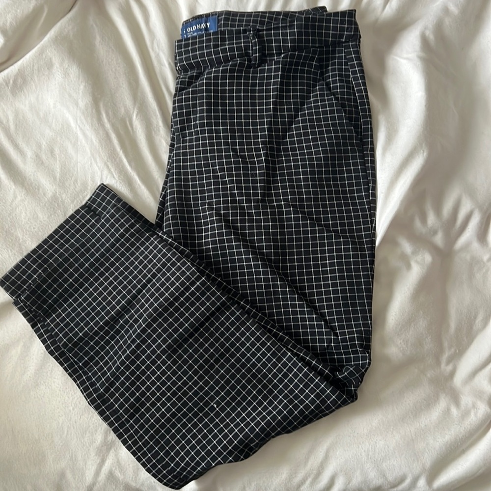 Old Navy Pixie Dress Pants mid rise ankle, gently worn